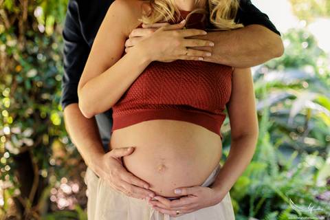 Ensaio Gestante; Mãe de Menina; Fotografia gestante; Fotografia gestante São Leopoldo; Fotografia gestante; Fotografia de família; São Leopoldo; Fotografia com animais; Ensaio de família; Gravidez;'