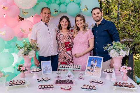 Ensaio Gestante; Mãe de Menina; Fotografia gestante; Fotografia gestante São Leopoldo; Fotografia gestante; Fotografia de família; São Leopoldo; Fotografia com animais; Ensaio de família; Gravidez;'