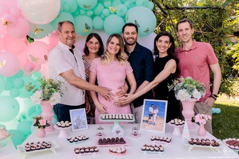 Ensaio Gestante; Mãe de Menina; Fotografia gestante; Fotografia gestante São Leopoldo; Fotografia gestante; Fotografia de família; São Leopoldo; Fotografia com animais; Ensaio de família; Gravidez;'