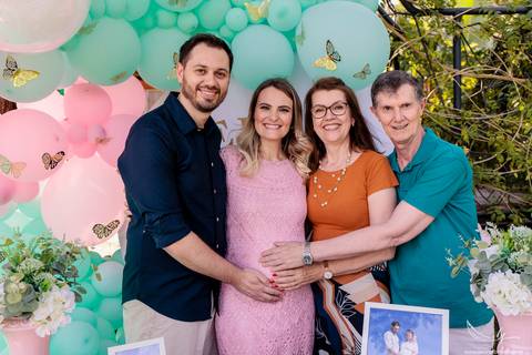 Ensaio Gestante; Mãe de Menina; Fotografia gestante; Fotografia gestante São Leopoldo; Fotografia gestante; Fotografia de família; São Leopoldo; Fotografia com animais; Ensaio de família; Gravidez;'
