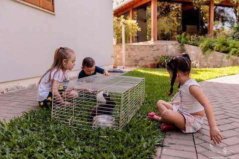 Ensaio Gestante; Mãe de Menina; Fotografia gestante; Fotografia gestante São Leopoldo; Fotografia gestante; Fotografia de família; São Leopoldo; Fotografia com animais; Ensaio de família; Gravidez;'