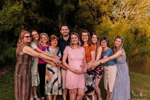 Ensaio Gestante; Mãe de Menina; Fotografia gestante; Fotografia gestante São Leopoldo; Fotografia gestante; Fotografia de família; São Leopoldo; Fotografia com animais; Ensaio de família; Gravidez;'