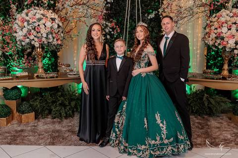 Ensaio feminino; Fotografia feminina; Recanto Bueno; Celina Munhoz; Novo Hamburgo; Fotografia Lifestyle; Nova Petropolis; Ensaio Teen; Ensaio 15th; 15 anos; Fotografo de 15 Anos; Debutante; Camarim Madri; Adriana Krieger; Manu Garcia;'