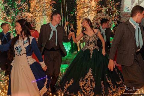 Ensaio feminino; Fotografia feminina; Recanto Bueno; Celina Munhoz; Novo Hamburgo; Fotografia Lifestyle; Nova Petropolis; Ensaio Teen; Ensaio 15th; 15 anos; Fotografo de 15 Anos; Debutante; Camarim Madri; Adriana Krieger; Manu Garcia;'