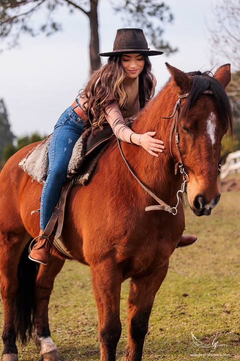 Petropolis; Ensaio Teen; Ensaio 15th; 15 anos; Fotografo de 15 Anos; Debutante; Camarim Madri; Adriana Krieger; Manu Garcia; Ensaio; Cavalos; '