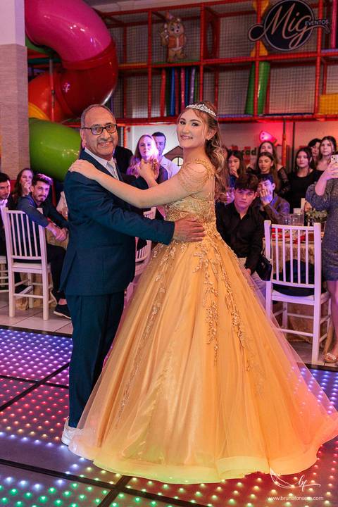 Ensaio feminino; Fotografia feminina; Recanto Bueno; Celina Munhoz; Novo Hamburgo; Fotografia Lifestyle; Nova Petropolis; Ensaio Teen; Ensaio 15th; 15 anos; Fotografo de 15 Anos; Debutante; Camarim Madri; Adriana Krieger; Manu Garcia;'