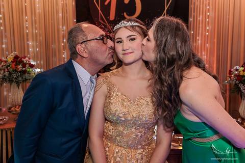 Ensaio feminino; Fotografia feminina; Recanto Bueno; Celina Munhoz; Novo Hamburgo; Fotografia Lifestyle; Nova Petropolis; Ensaio Teen; Ensaio 15th; 15 anos; Fotografo de 15 Anos; Debutante; Camarim Madri; Adriana Krieger; Manu Garcia;'