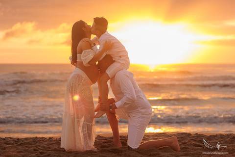 Ensaio Gestante; Mãe de Menina; Mãe de Menino; Fotografia gestante; Fotografia gestante São Leopoldo; Fotografia de família; Fotografia com animais; Ensaio de família; Gravidez; Ensaio Gestante Praia; Santa Catarina; '