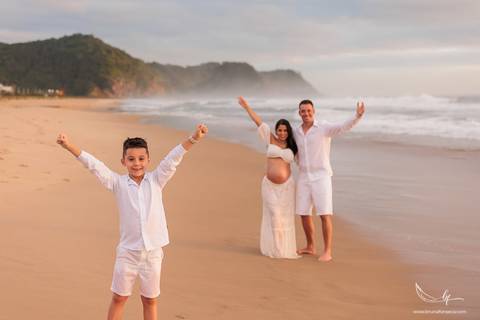Ensaio Gestante; Mãe de Menina; Mãe de Menino; Fotografia gestante; Fotografia gestante São Leopoldo; Fotografia de família; Fotografia com animais; Ensaio de família; Gravidez; Ensaio Gestante Praia; Santa Catarina; '
