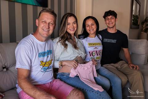 Ensaio Gestante; Mãe de Menina; Mãe de Menino; Fotografia gestante; Fotografia gestante São Leopoldo; Fotografia de família; Fotografia com animais; Ensaio de família; Gravidez; Ensaio Gestante Praia; Santa Catarina; '