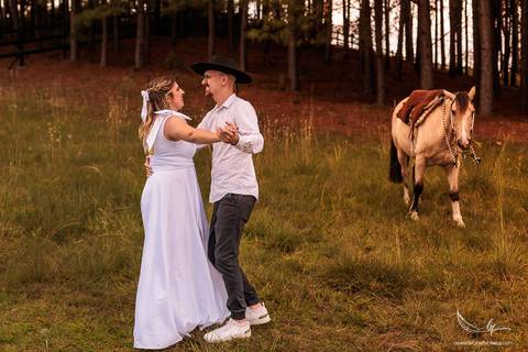 Maquiagem; Making of; Noiva; Noivo; Pré Wedding; Celina Munhoz; Adriana Kruger; Manu Garcia;  São Francisco de Paula; Fotografia de Casal; Fotografia de Casamento; Pré Wedding; São Leopoldo; Porto Alegre; Casamento Cívil; Fotografia Casamento Cívil;'