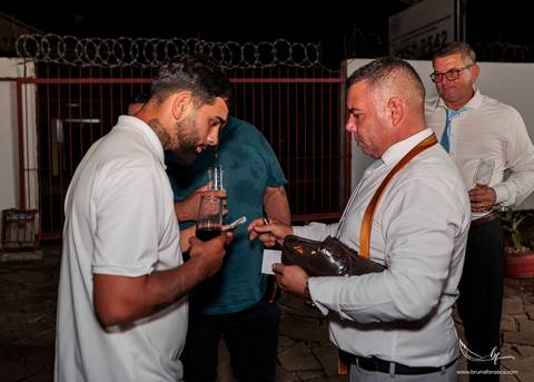 Maquiagem; Making of; Noiva; Noivo; Pré Wedding; Celina Munhoz; Adriana Kruger; Manu Garcia;  São Francisco de Paula; Fotografia de Casal; Fotografia de Casamento; Pré Wedding; São Leopoldo; Porto Alegre; Casamento Cívil; Fotografia Casamento Cívil;'