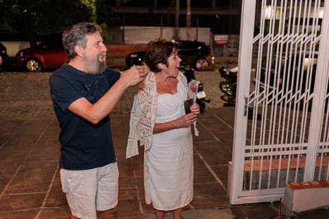 Bodas de Esmeralda, 40 anos de casamento, festa surpresa de bodas, comemoração de 40 anos, casal celebrando bodas, aniversário de casamento, fotógrafo de bodas, renovação de votos, celebração com família, evento emocionante'