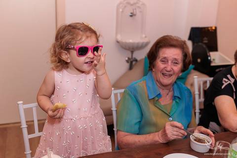 Bodas de Esmeralda, 40 anos de casamento, festa surpresa de bodas, comemoração de 40 anos, casal celebrando bodas, aniversário de casamento, fotógrafo de bodas, renovação de votos, celebração com família, evento emocionante'