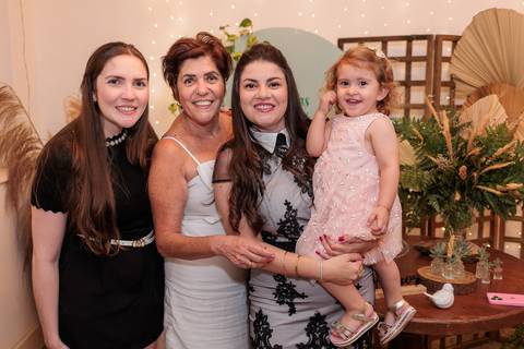 Bodas de Esmeralda, 40 anos de casamento, festa surpresa de bodas, comemoração de 40 anos, casal celebrando bodas, aniversário de casamento, fotógrafo de bodas, renovação de votos, celebração com família, evento emocionante'