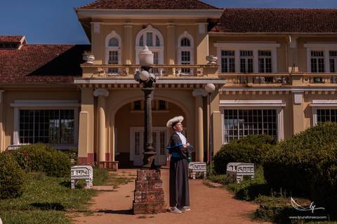 Ensaio de formando, ensaio de formatura nos Jardins do DMAE, fotos de formatura ao ar livre, fotografia de formando masculino, ensaio externo de formatura, fotos profissionais de formatura, formatura universitária, retrato de formando'
