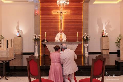 fotografia de bodas de ouro, fotógrafo bodas de ouro, renovação de votos, fotografia de casamento, casamento civil, bodas em Porto Alegre, fotógrafo de casamento, fotografia documental, casamento intimista, Igreja Nossa Senhora do Caravaggio'