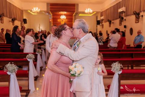fotografia de bodas de ouro, fotógrafo bodas de ouro, renovação de votos, fotografia de casamento, casamento civil, bodas em Porto Alegre, fotógrafo de casamento, fotografia documental, casamento intimista, Igreja Nossa Senhora do Caravaggio'