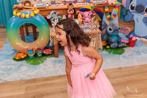 Fotografia de festa infantil Porto Alegre, Kids Choice Porto Alegre, aniversário de 4 anos, fotógrafa de festa infantil, fotografia documental infantil, Bruna Fonseca, aniversário Stitch, fotógrafa Porto Alegre, festa de criança, memória em família.'