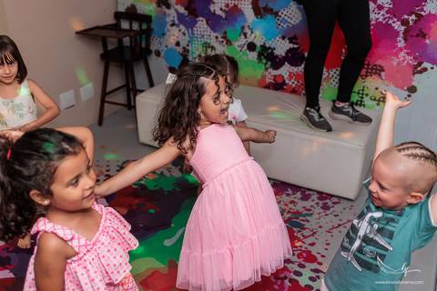 Fotografia de festa infantil Porto Alegre, Kids Choice Porto Alegre, aniversário de 4 anos, fotógrafa de festa infantil, fotografia documental infantil, Bruna Fonseca, aniversário Stitch, fotógrafa Porto Alegre, festa de criança, memória em família.'