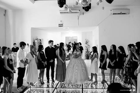Festa de 15 anos São Leopoldo, fotografia de 15 anos, Fleck Eventos São Leopoldo, fotógrafa de debutante, fotografia documental, Bruna Fonseca, aniversário de 15 anos, fotógrafa São Leopoldo, festa de debutante Vale dos Sinos.'
