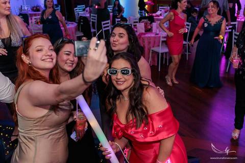 Formatura Odontologia PUCRS, fotografia de formatura Porto Alegre, fotógrafa de formatura PUCRS, formatura Odontologia Porto Alegre, Bruna Fonseca, fotografia documental de formatura, festa de formatura, fotógrafa documental Porto Alegre.'