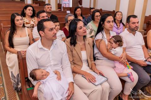 Batizado em Canoas, Paróquia São Luís Gonzaga Canoas, fotografia de batizado, fotógrafa de batizado Canoas, fotografia documental de família, Bruna Fonseca, batizado católico, fotógrafa documental, batizado infantil, Rio Grande do Sul.'