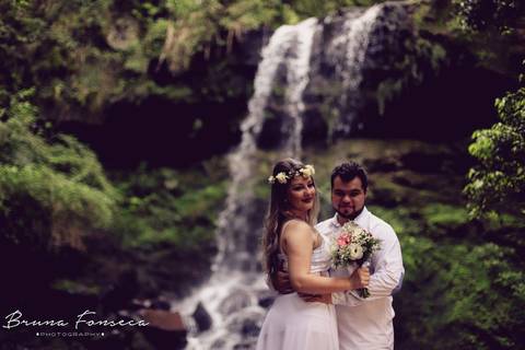Maquiagem; Making of; Noiva; Noivo; Pré Wedding; Street Wedding; Celina Munhoz; Adriana Kruger; Manu Garcia; Camarim Madri; Cascata do Burgue; Wandering Wedding;'