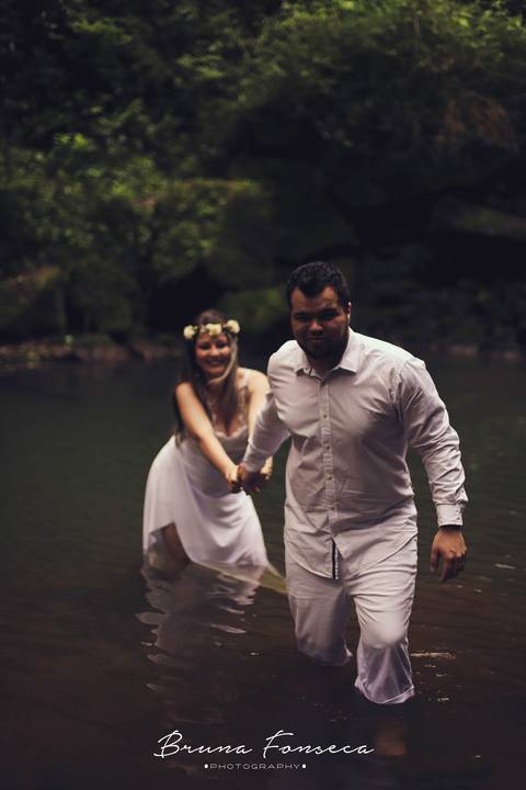 Maquiagem; Making of; Noiva; Noivo; Pré Wedding; Street Wedding; Celina Munhoz; Adriana Kruger; Manu Garcia; Camarim Madri; Cascata do Burgue; Wandering Wedding;'