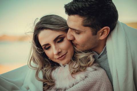 Maquiagem; Making of; Noiva; Noivo; Pré Wedding; Street Wedding; Celina Munhoz; Adriana Kruger; Manu Garcia; Camarim Madri; Wandering Wedding; São Francisco de Paula; Fotografia de Casal; Fotografia de Casamento; Pré Wedding; São Leopoldo;'