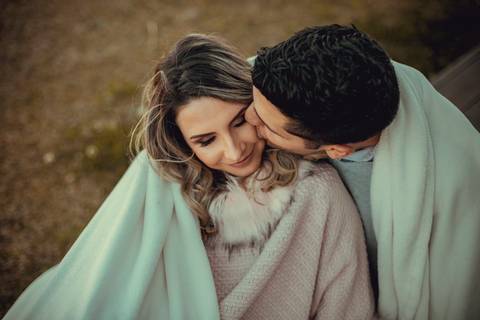 Maquiagem; Making of; Noiva; Noivo; Pré Wedding; Street Wedding; Celina Munhoz; Adriana Kruger; Manu Garcia; Camarim Madri; Wandering Wedding; São Francisco de Paula; Fotografia de Casal; Fotografia de Casamento; Pré Wedding; São Leopoldo;'
