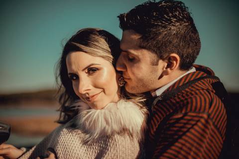 Maquiagem; Making of; Noiva; Noivo; Pré Wedding; Street Wedding; Celina Munhoz; Adriana Kruger; Manu Garcia; Camarim Madri; Wandering Wedding; São Francisco de Paula; Fotografia de Casal; Fotografia de Casamento; Pré Wedding; São Leopoldo;'