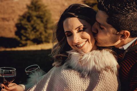 Maquiagem; Making of; Noiva; Noivo; Pré Wedding; Street Wedding; Celina Munhoz; Adriana Kruger; Manu Garcia; Camarim Madri; Wandering Wedding; São Francisco de Paula; Fotografia de Casal; Fotografia de Casamento; Pré Wedding; São Leopoldo;'