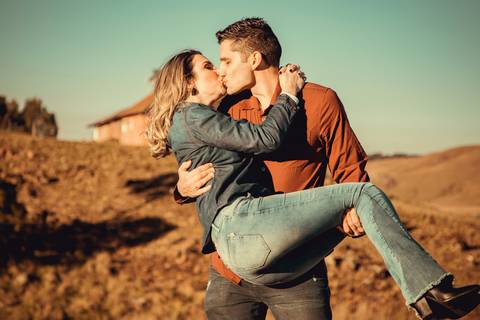 Maquiagem; Making of; Noiva; Noivo; Pré Wedding; Street Wedding; Celina Munhoz; Adriana Kruger; Manu Garcia; Camarim Madri; Wandering Wedding; São Francisco de Paula; Fotografia de Casal; Fotografia de Casamento; Pré Wedding; São Leopoldo;'