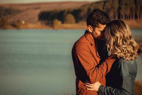 Maquiagem; Making of; Noiva; Noivo; Pré Wedding; Street Wedding; Celina Munhoz; Adriana Kruger; Manu Garcia; Camarim Madri; Wandering Wedding; São Francisco de Paula; Fotografia de Casal; Fotografia de Casamento; Pré Wedding; São Leopoldo;'