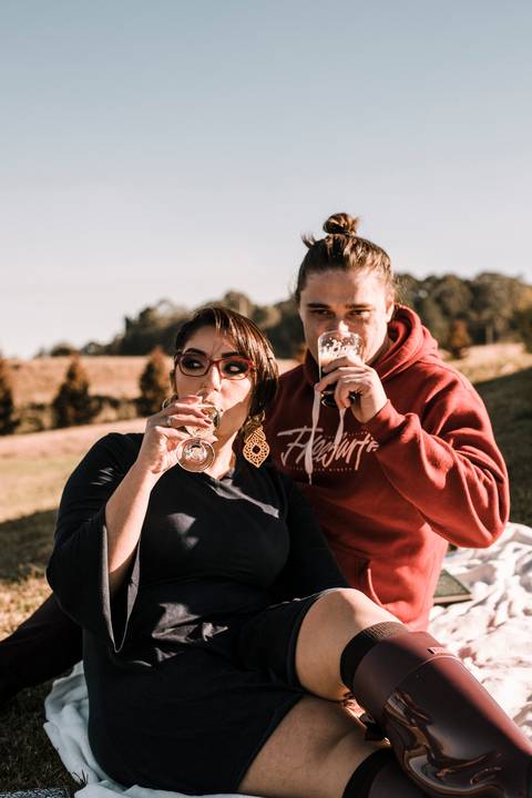 Maquiagem; Making of; Noiva; Noivo; Pré Wedding; Street Wedding; Celina Munhoz; Adriana Kruger; Manu Garcia; Camarim Madri; Wandering Wedding; São Francisco de Paula; Fotografia de Casal; Fotografia de Casamento; Pré Wedding; São Leopoldo;'