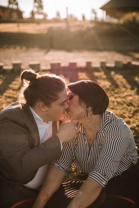 Maquiagem; Making of; Noiva; Noivo; Pré Wedding; Street Wedding; Celina Munhoz; Adriana Kruger; Manu Garcia; Camarim Madri; Wandering Wedding; São Francisco de Paula; Fotografia de Casal; Fotografia de Casamento; Pré Wedding; São Leopoldo;'
