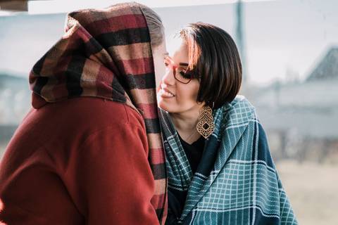 Maquiagem; Making of; Noiva; Noivo; Pré Wedding; Street Wedding; Celina Munhoz; Adriana Kruger; Manu Garcia; Camarim Madri; Wandering Wedding; São Francisco de Paula; Fotografia de Casal; Fotografia de Casamento; Pré Wedding; São Leopoldo;'