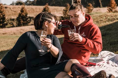 Maquiagem; Making of; Noiva; Noivo; Pré Wedding; Street Wedding; Celina Munhoz; Adriana Kruger; Manu Garcia; Camarim Madri; Wandering Wedding; São Francisco de Paula; Fotografia de Casal; Fotografia de Casamento; Pré Wedding; São Leopoldo;'