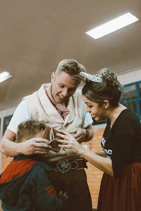 Maquiagem; Making of; Noiva; Noivo; Pré Wedding; Street Wedding; Celina Munhoz; Adriana Kruger; Manu Garcia; Camarim Madri; Wandering Wedding; São Francisco de Paula; Fotografia de Casal; Fotografia de Casamento; Pré Wedding; São Leopoldo; Ivi Marae;'