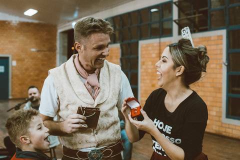 Maquiagem; Making of; Noiva; Noivo; Pré Wedding; Street Wedding; Celina Munhoz; Adriana Kruger; Manu Garcia; Camarim Madri; Wandering Wedding; São Francisco de Paula; Fotografia de Casal; Fotografia de Casamento; Pré Wedding; São Leopoldo; Ivi Marae;'