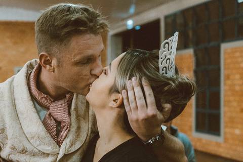 Maquiagem; Making of; Noiva; Noivo; Pré Wedding; Street Wedding; Celina Munhoz; Adriana Kruger; Manu Garcia; Camarim Madri; Wandering Wedding; São Francisco de Paula; Fotografia de Casal; Fotografia de Casamento; Pré Wedding; São Leopoldo; Ivi Marae;'