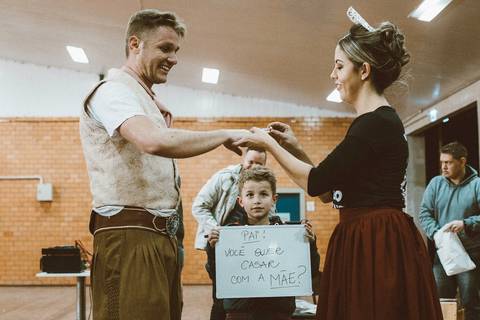 Maquiagem; Making of; Noiva; Noivo; Pré Wedding; Street Wedding; Celina Munhoz; Adriana Kruger; Manu Garcia; Camarim Madri; Wandering Wedding; São Francisco de Paula; Fotografia de Casal; Fotografia de Casamento; Pré Wedding; São Leopoldo; Ivi Marae;'