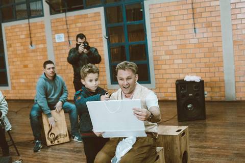 Maquiagem; Making of; Noiva; Noivo; Pré Wedding; Street Wedding; Celina Munhoz; Adriana Kruger; Manu Garcia; Camarim Madri; Wandering Wedding; São Francisco de Paula; Fotografia de Casal; Fotografia de Casamento; Pré Wedding; São Leopoldo; Ivi Marae;'