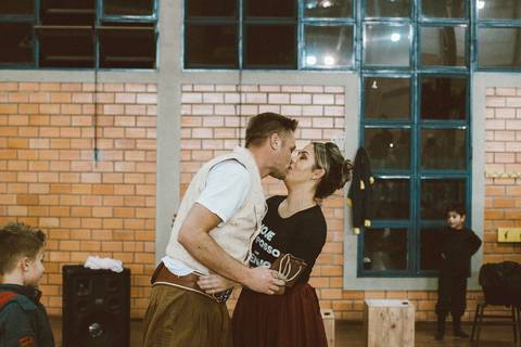 Maquiagem; Making of; Noiva; Noivo; Pré Wedding; Street Wedding; Celina Munhoz; Adriana Kruger; Manu Garcia; Camarim Madri; Wandering Wedding; São Francisco de Paula; Fotografia de Casal; Fotografia de Casamento; Pré Wedding; São Leopoldo; Ivi Marae;'