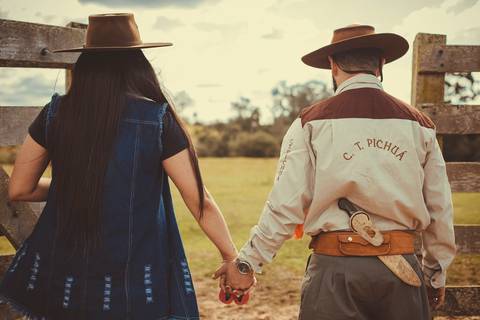 Ensaio Gestante; Mãe de Menina; Fotografia gestante; Fotografia gestante São Leopoldo; Fotografia gestante; Fotografia de família; São Leopoldo; Fotografia com animais; Ensaio de família; Gravidez; Grêmio;'