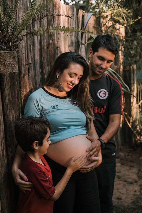 Ensaio Gestante; Mãe de Menino; Fotografia gestante; Fotografia gestante São Leopoldo; Fotografia gestante; Fotografia de família; São Leopoldo; Fotografia com animais; Ensaio de família; Gravidez; Inter; Grêmio;'