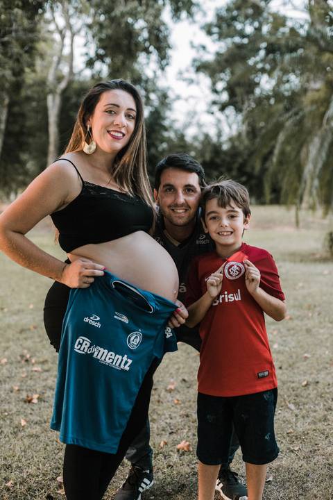 Ensaio Gestante; Mãe de Menino; Fotografia gestante; Fotografia gestante São Leopoldo; Fotografia gestante; Fotografia de família; São Leopoldo; Fotografia com animais; Ensaio de família; Gravidez; Inter; Grêmio;'