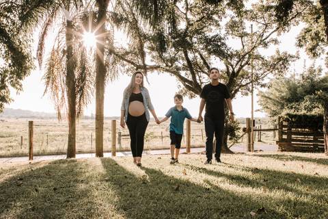 Ensaio Gestante; Mãe de Menino; Fotografia gestante; Fotografia gestante São Leopoldo; Fotografia gestante; Fotografia de família; São Leopoldo; Fotografia com animais; Ensaio de família; Gravidez; Inter; Grêmio;'
