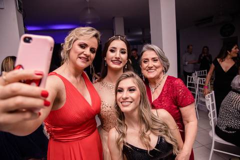 Ensaio feminino; Fotografia feminina; Recanto Bueno; Celina Munhoz; Novo Hamburgo; Fotografia Lifestyle; Nova Petropolis; Ensaio Teen; Ensaio 15th; 15 anos; Fotografo de 15 Anos; Debutante; Camarim Madri; Adriana Krieger; Manu Garcia;'